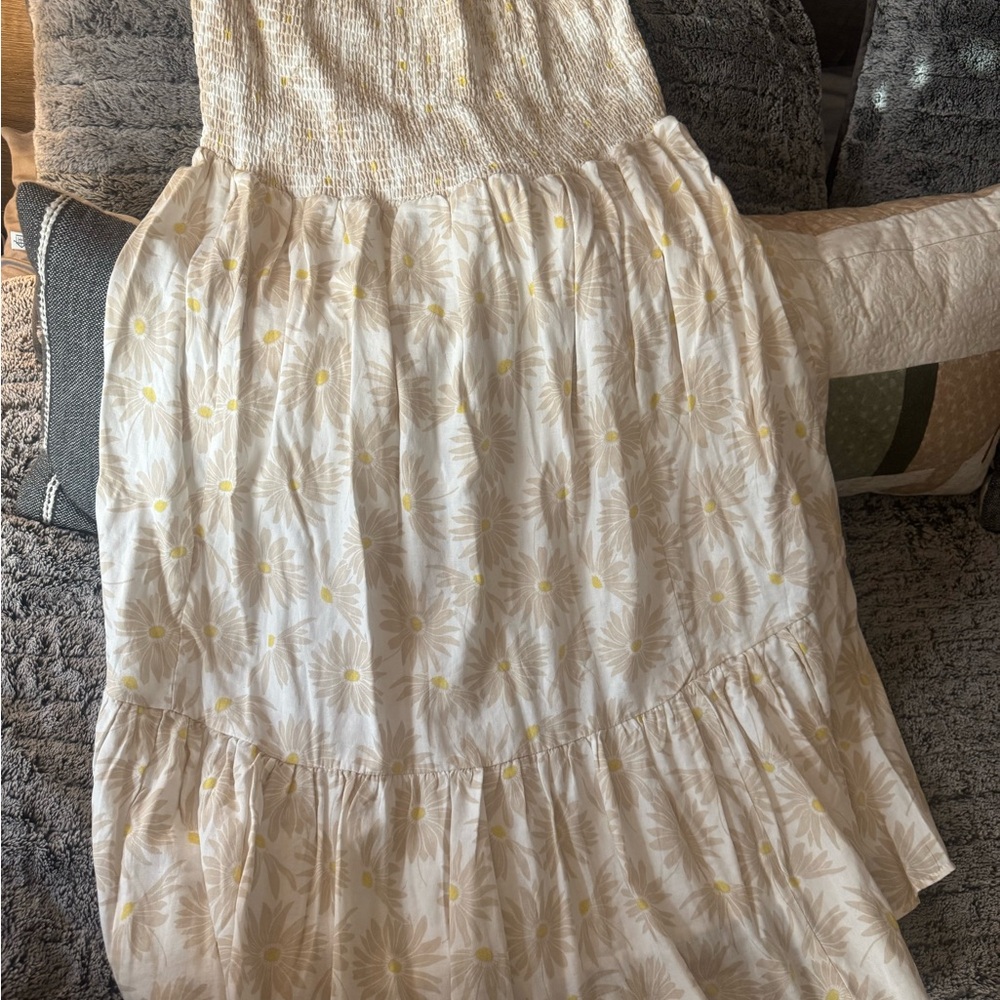 Chic Floral Maxi Dress with Yellow Highlights